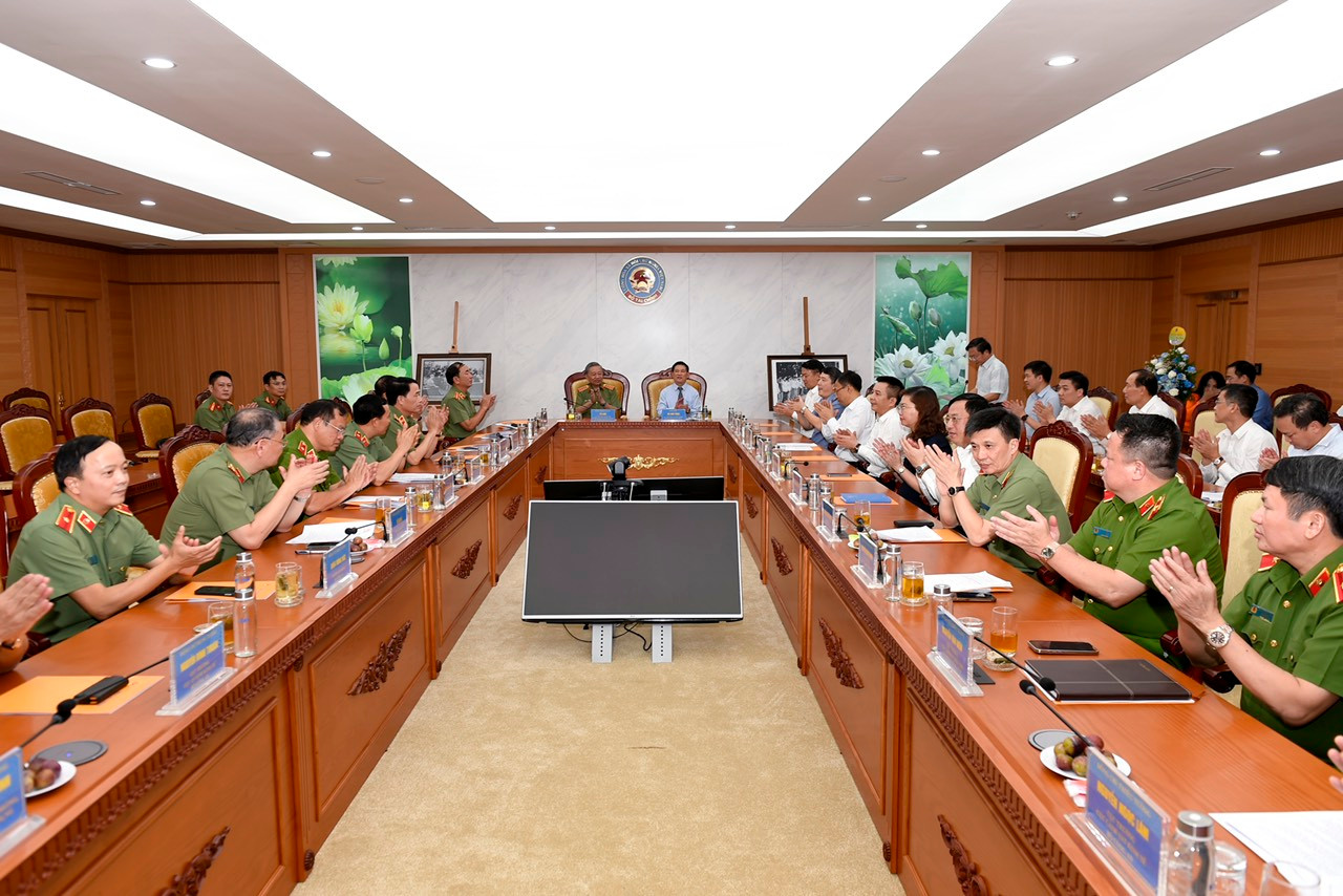 Ngành tài chính, công an tăng cường phối hợp chống buôn lậu, gian lận - Ảnh 3.