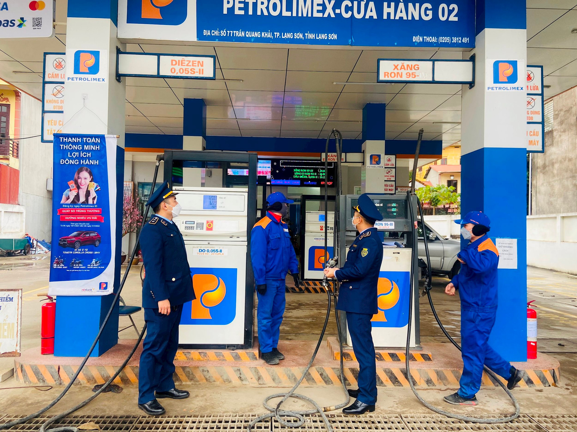 Tình hình xăng dầu ngày 11/2: tiếp tục kiểm tra cây xăng