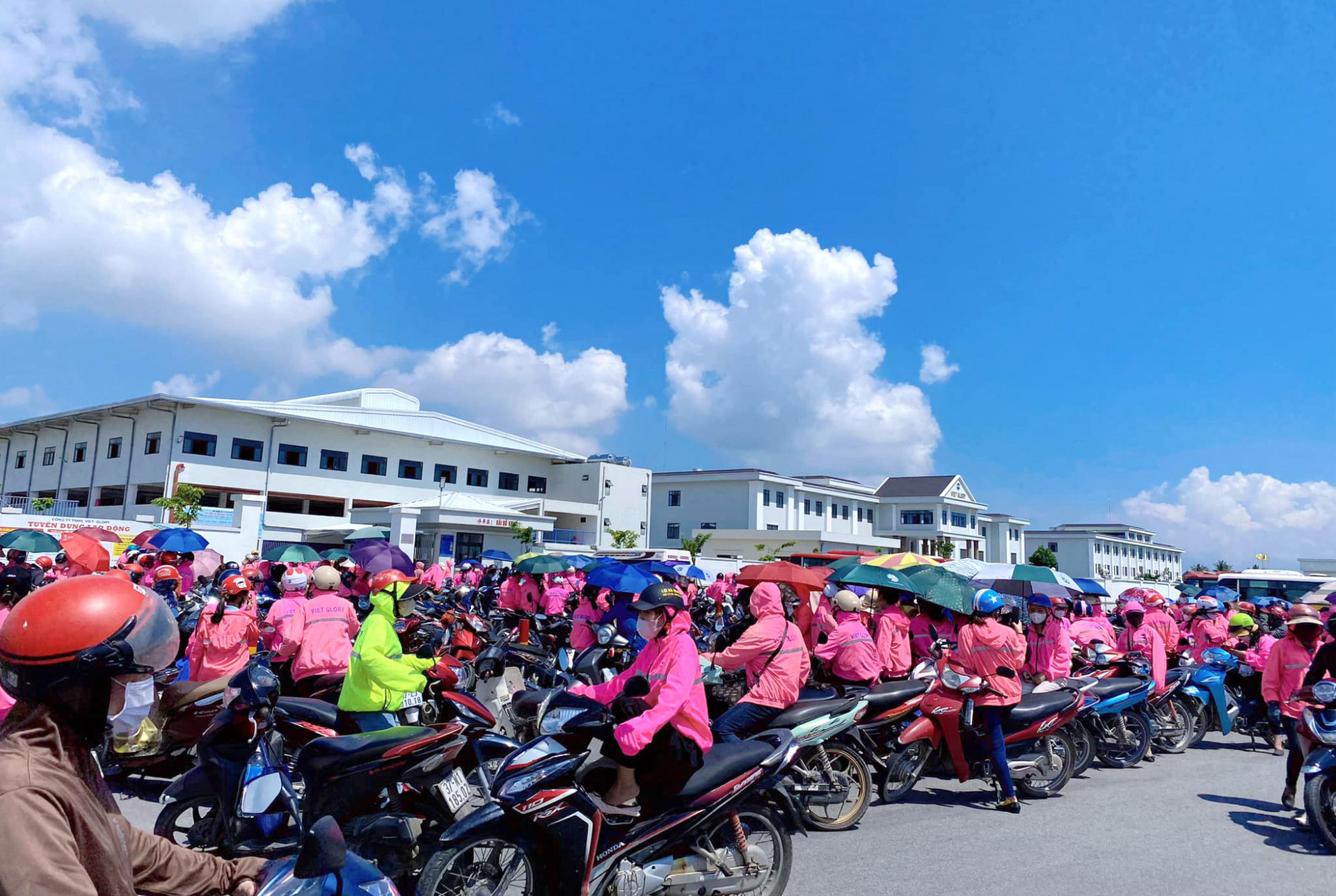 Gần 6.000 công nhân ở Nghệ An vẫn chưa đi làm trở lại - Báo Phụ Nữ