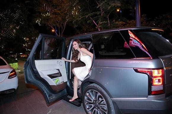 “Mỹ nhân Sài Thành” 9x sở hữu khối tài sản “khủng”, xây cả toà nhà 7 tầng mang tên mình tại trung tâm TP. HCM