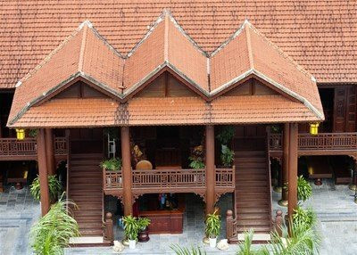 Cận cảnh ngôi nhà sàn 200 tỷ được làm từ gỗ lim nguyên khối lớn nhất Việt Nam của đại gia Điện Biên