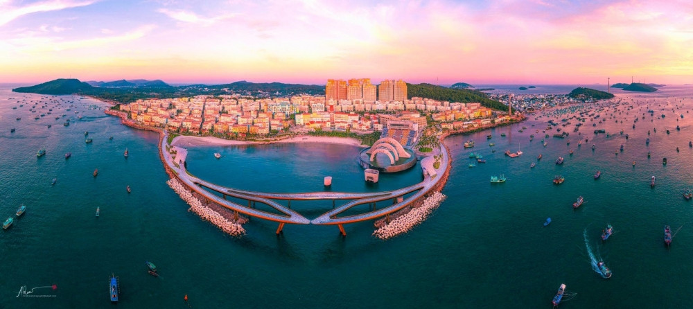 Vẻ đẹp siêu thực của Cầu Hôn trước ngày khai trương