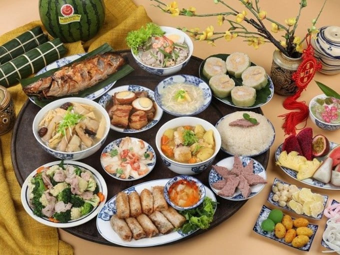 Điểm khác biệt rõ rệt trong mâm cúng Tất niên miền Nam là món thịt kho trứng và canh khổ qua nhồi thịt
