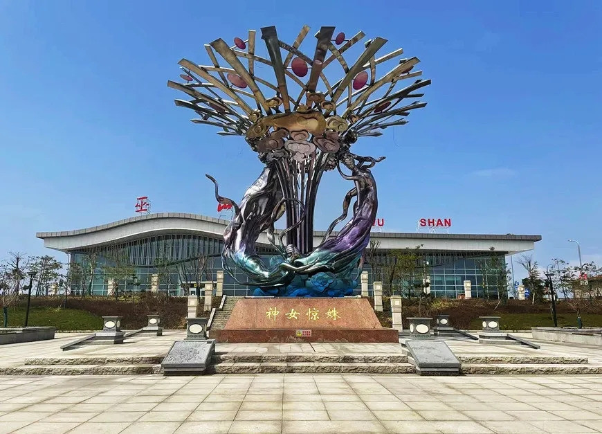 Kỳ tích của Trung Quốc: San phẳng những đỉnh núi gồ ghề để làm sân bay ‘nằm trên biển mây’, khiến thế giới kinh ngạc