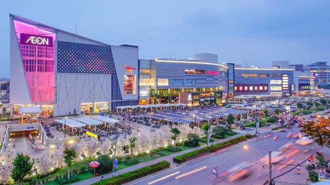 Nơi đây quy tụ 220 gian hàng của đủ các thương hiệu, thỏa mãn nhu cầu mua sắm của du khách
