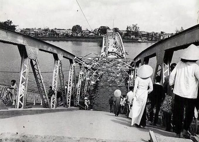 Từ khi được hoàn thành năm 1899, cầu Trường Tiền ba lần bị sập. Ảnh: Tinh hoa ẩm thực Cố đô