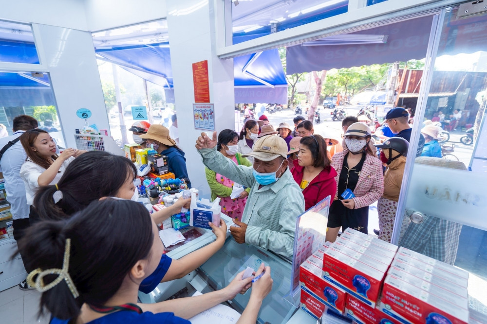 Chuyện chưa kể về Long Châu: Từ nhà thuốc lớn nhất Sài Gòn mà cái gì cũng viết giấy, không có nổi 1 chiếc máy tính nào tới ‘viên ngọc rồng’ 15.000 tỷ