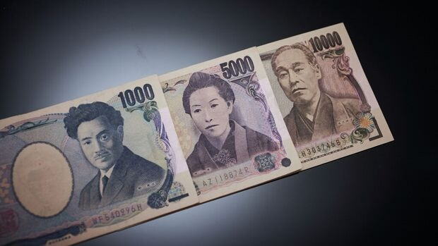Yên Nhật gần thủng ngưỡng 152, xuống thấp nhất 34 năm so với USD