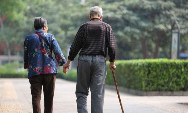 Sự ra đi của bạn đời không chỉ khiến chúng ta mất đi chỗ dựa trong cuộc sống và sự hỗ trợ tinh thần, mà còn khiến chúng ta cảm nhận nỗi cô đơn không thể chịu đựng nổi (Ảnh: Sohu)