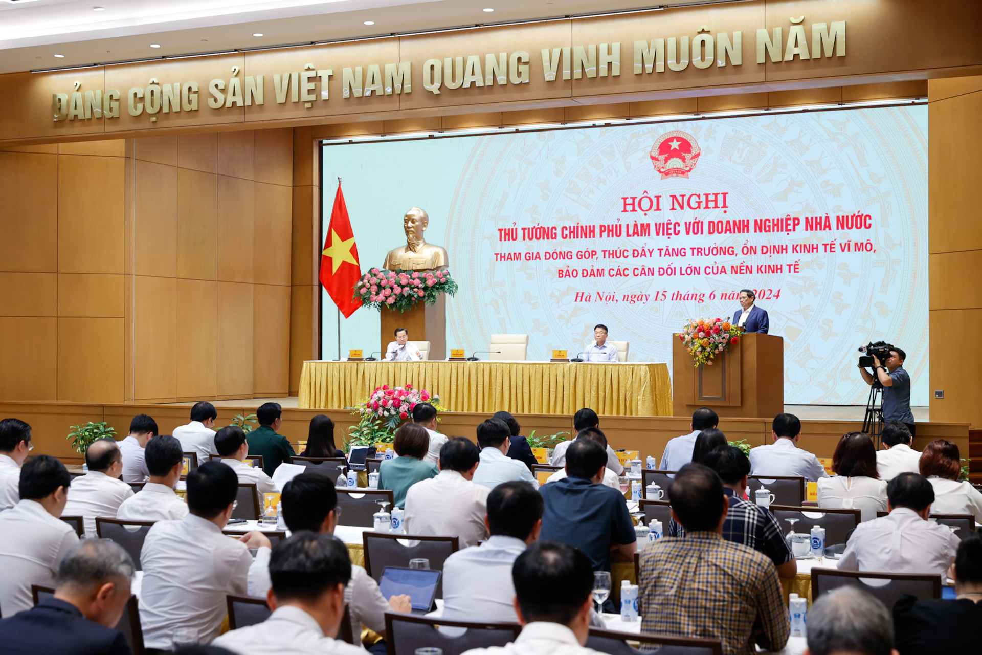 Thủ tướng: Các DNNN '5 tiên phong' để trở thành những đầu tàu lớn, vươn tầm quốc tế- Ảnh 7. Thủ tướng: Các DNNN '5 tiên phong' để trở thành những đầu tàu lớn, vươn tầm quốc tế- Ảnh 7.