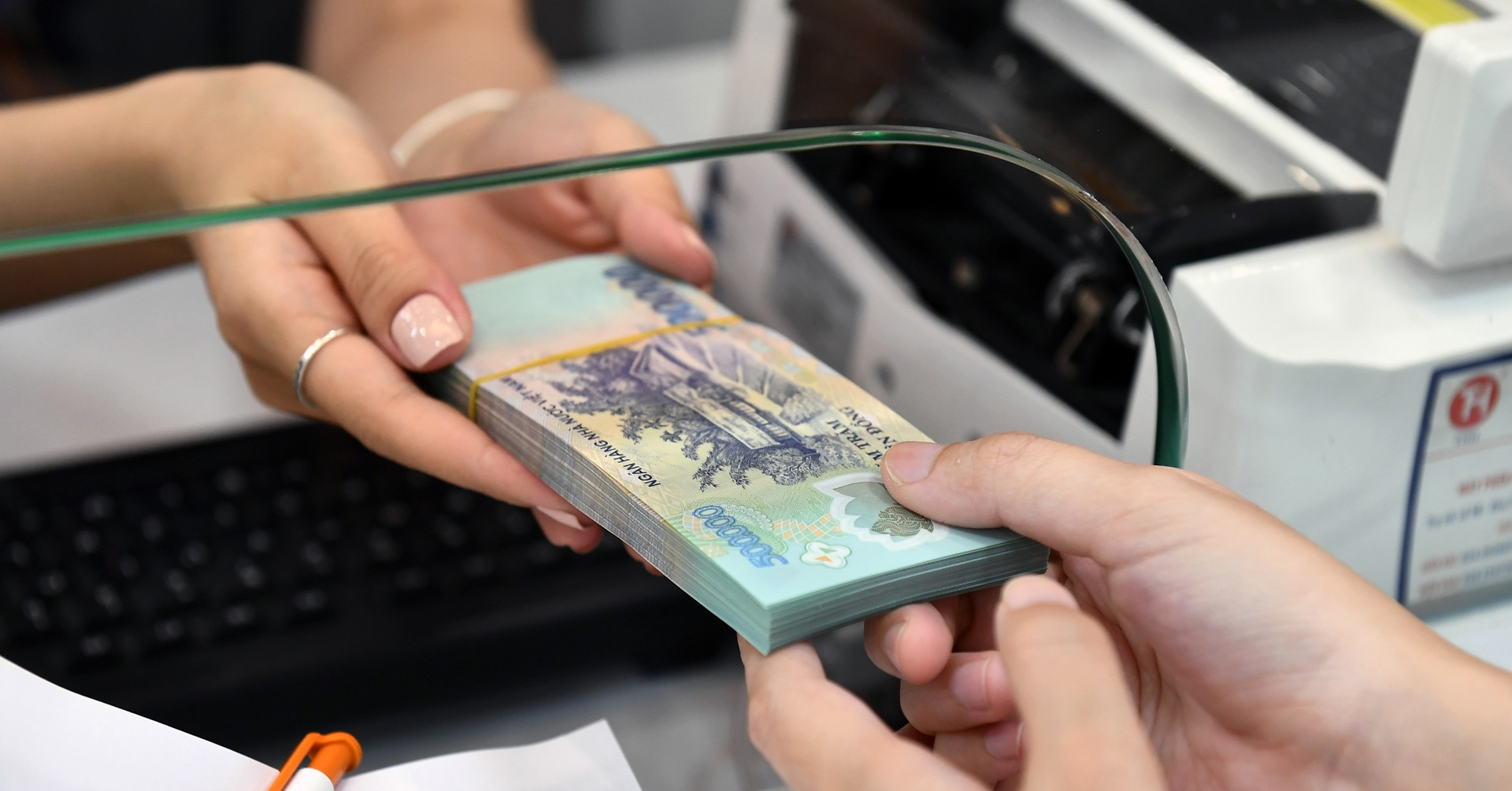 Vay tiêu dùng đã dễ hơn nhưng người vay cần chú ý điều gì?