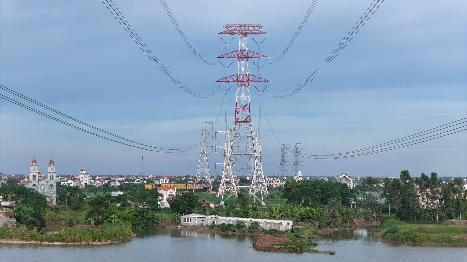Công trình 500 kV mạch 3 có ý nghĩa đặc biệt quan trọng, tạo động lực, truyền cảm hứng cho người dân, doanh nghiệp và cả hệ thống chính trị*- Ảnh 3. Công trình 500 kV mạch 3 có ý nghĩa đặc biệt quan trọng, tạo động lực, truyền cảm hứng cho người dân, doanh nghiệp và cả hệ thống chính trị*- Ảnh 3.