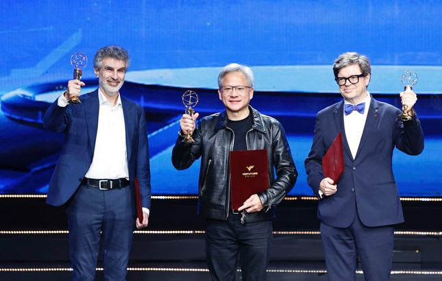 Vì sao tỷ phú Jensen Huang giành giải VinFuture? ảnh 2