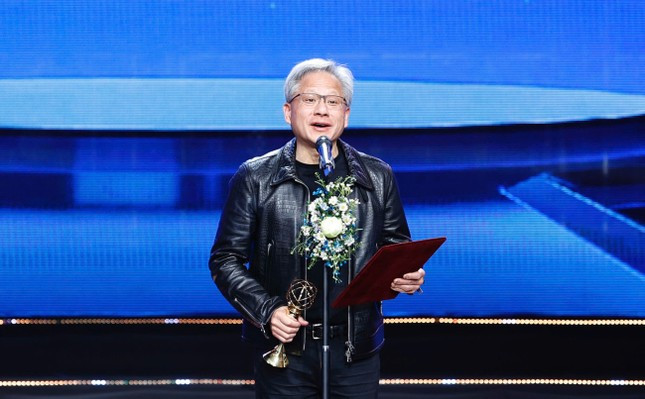 Vì sao tỷ phú Jensen Huang giành giải VinFuture? ảnh 1