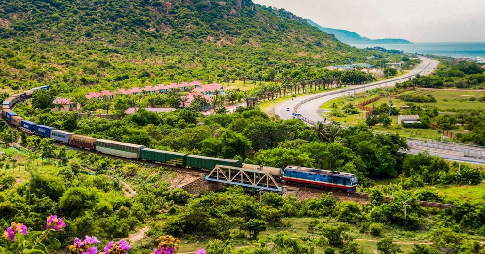 Chuyến tàu chạy hơn 1.700km của Việt Nam vào top 9 hành trình tàu hỏa đẹp nhất thế giới - ảnh 1