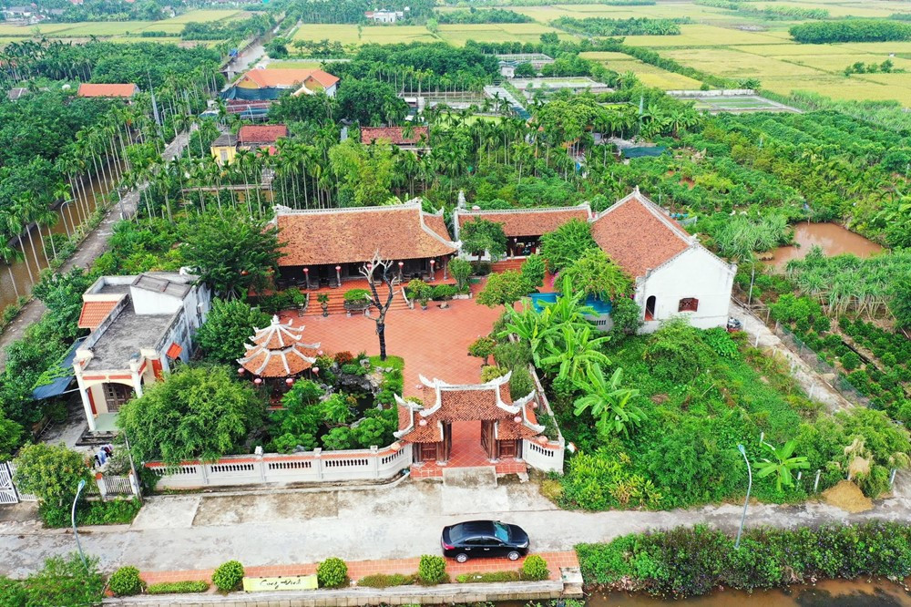 'Biệt phủ' 1.700m2 toàn gỗ quý, được phủ xanh bởi hệ thống cây cảnh tiền tỷ, mất gần 4 năm mới hoàn thiện - ảnh 1