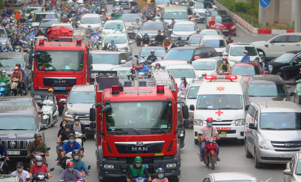 Bộ Công an khẳng định, tài xế vượt đèn đỏ sẽ không bị xử phạt nếu làm điều này - ảnh 2