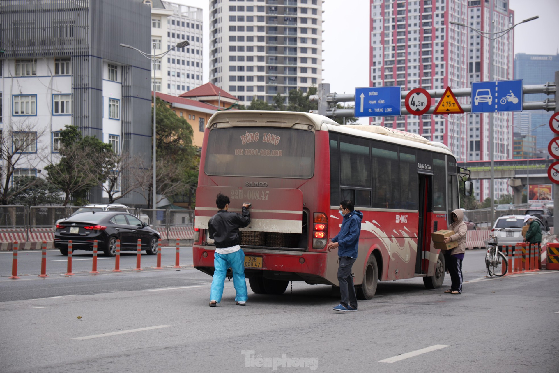 Xe dù, bến cóc hoành hành dịp Tết ở Hà Nội ảnh 4