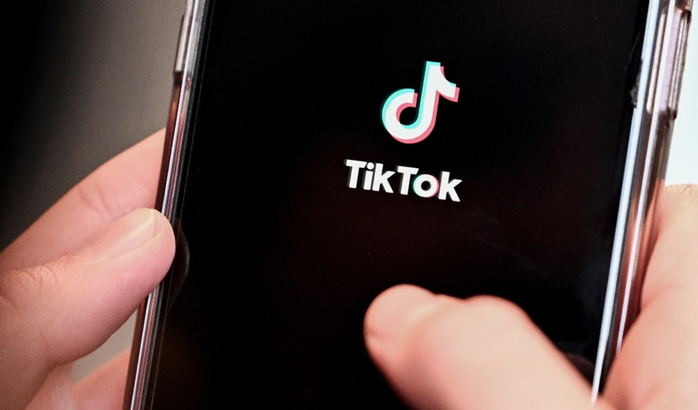 iPhone cài sẵn TikTok bỗng thành ‘hàng hot’, giá ‘trên trời’ lên đến hơn 1 tỷ đồng - ảnh 1