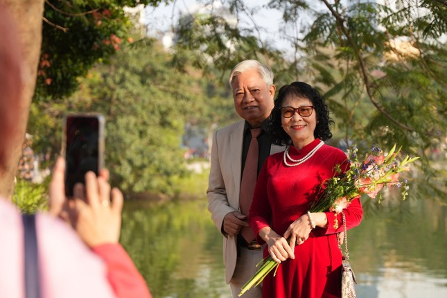 Đón giao thừa Ất Tỵ: Hà Nội chiều cuối năm, đường phố vắng vẻ, phố cổ tấp nập ảnh 25