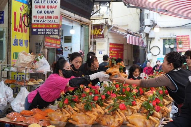 Đón giao thừa Ất Tỵ: Hà Nội chiều cuối năm, đường phố vắng vẻ, phố cổ tấp nập ảnh 17