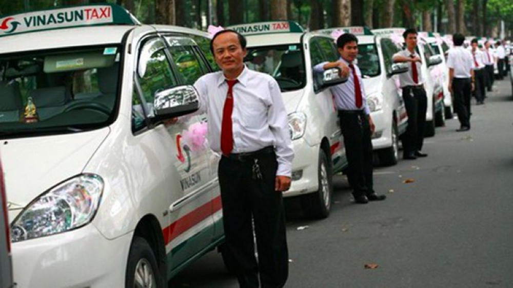 Thị phần hết bị Grab lại đến Xanh SM lấy mất, ông lớn taxi truyền thống Vinasun chạm đáy doanh thu, cắt giảm 15.611 nhân sự sau 8 năm