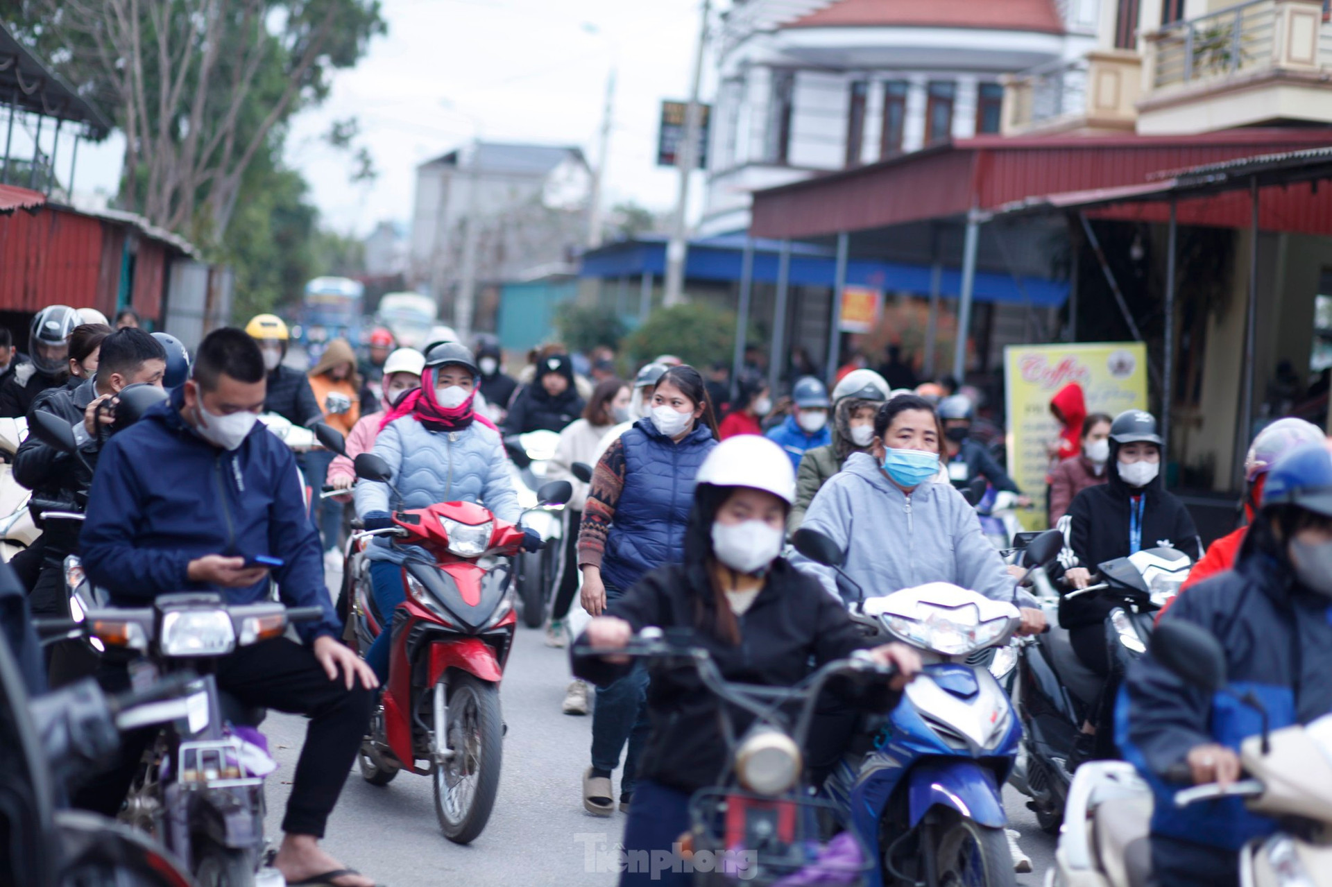 Khu công nghiệp Bắc Giang tấp nập làm việc ngay sau Tết ảnh 1