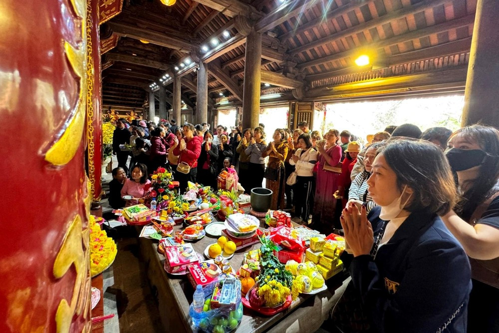 Thủ tướng Chính phủ yêu cầu: Cán bộ, công chức tuyệt đối không đi lễ hội trong giờ hành chính - ảnh 1