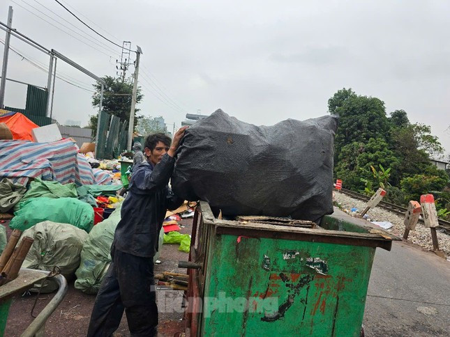 Hà Nội: Bãi rác bánh kẹo khổng lồ tại thủ phủ sản xuất La Phù ảnh 8