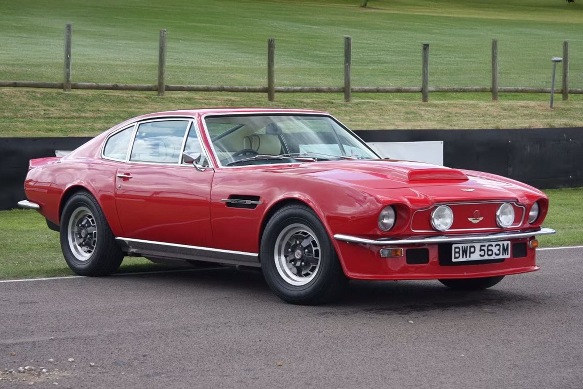 1977 Aston Martin V8 Vantage2.jpg