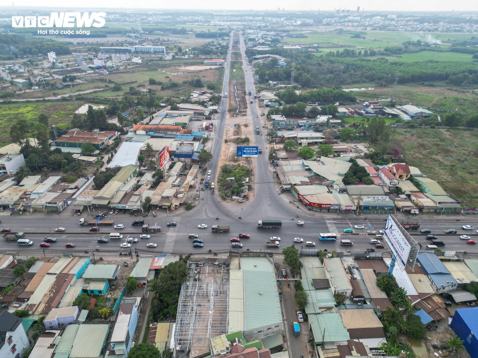 Tăng tốc đẩy nhanh tiến độ tuyến đường nghìn tỷ kết nối đô thị đặc biệt với sân bay lớn nhất Việt Nam- Ảnh 2.