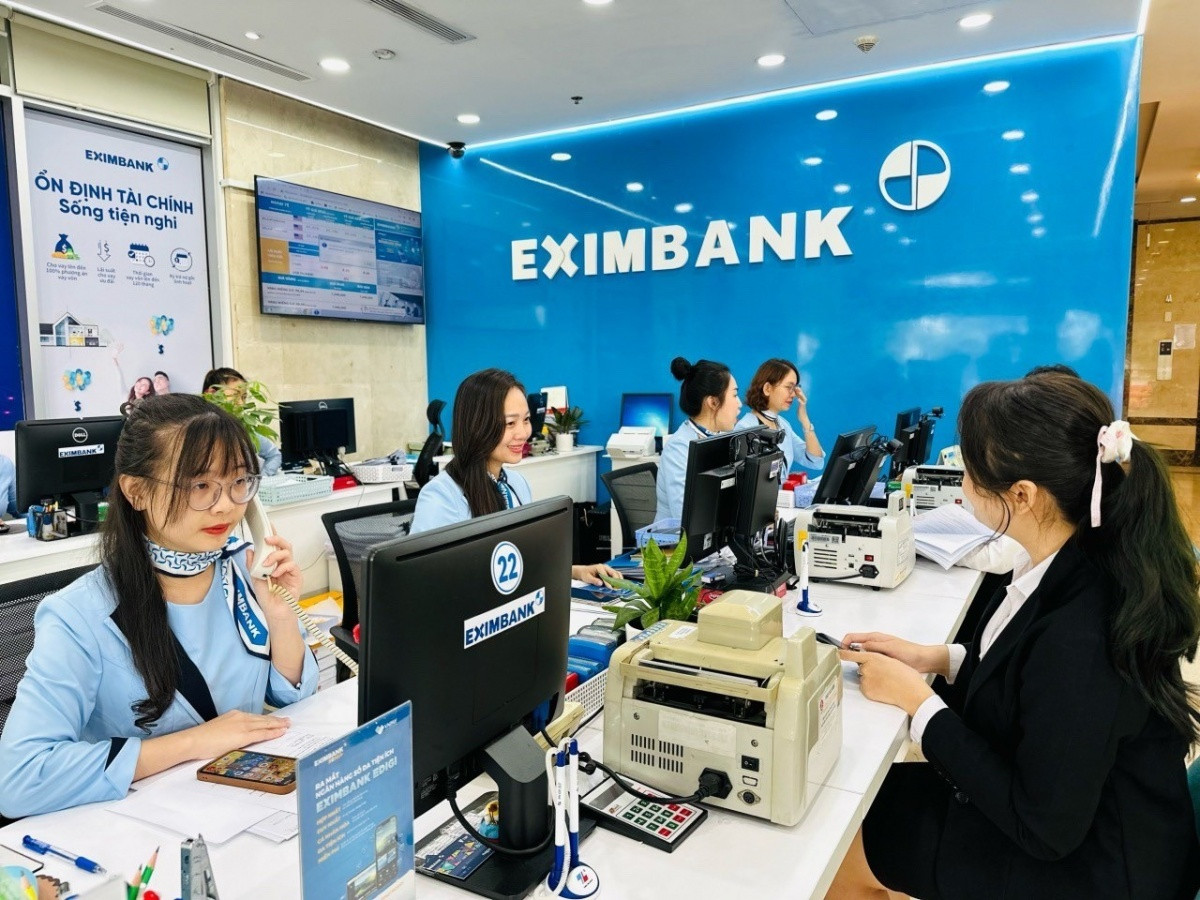 Tự tái cơ cấu mở ra tương lai cho Eximbank