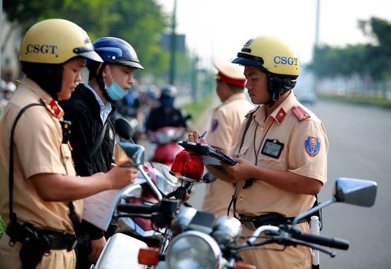 Tài xế ô tô, xe máy lưu ý: Những lỗi vi phạm có thể bị phạt hàng chục triệu và tước GPLX đến 2 năm