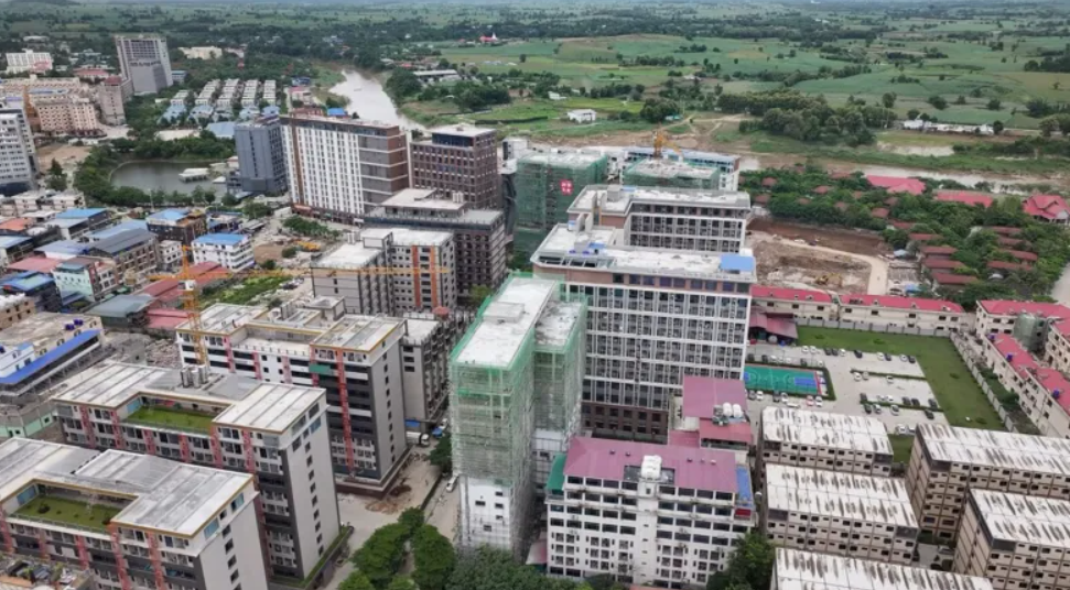 Bên trong ‘sào huyệt’ lừa đảo qua mạng ở biên giới Myanmar-Thái Lan: Cửa sổ tòa nhà gắn song sắt, hàng loạt lao động bị ép buộc, phụ nữ trẻ đẹp bị vào nhóm ‘người mẫu’ - ảnh 1