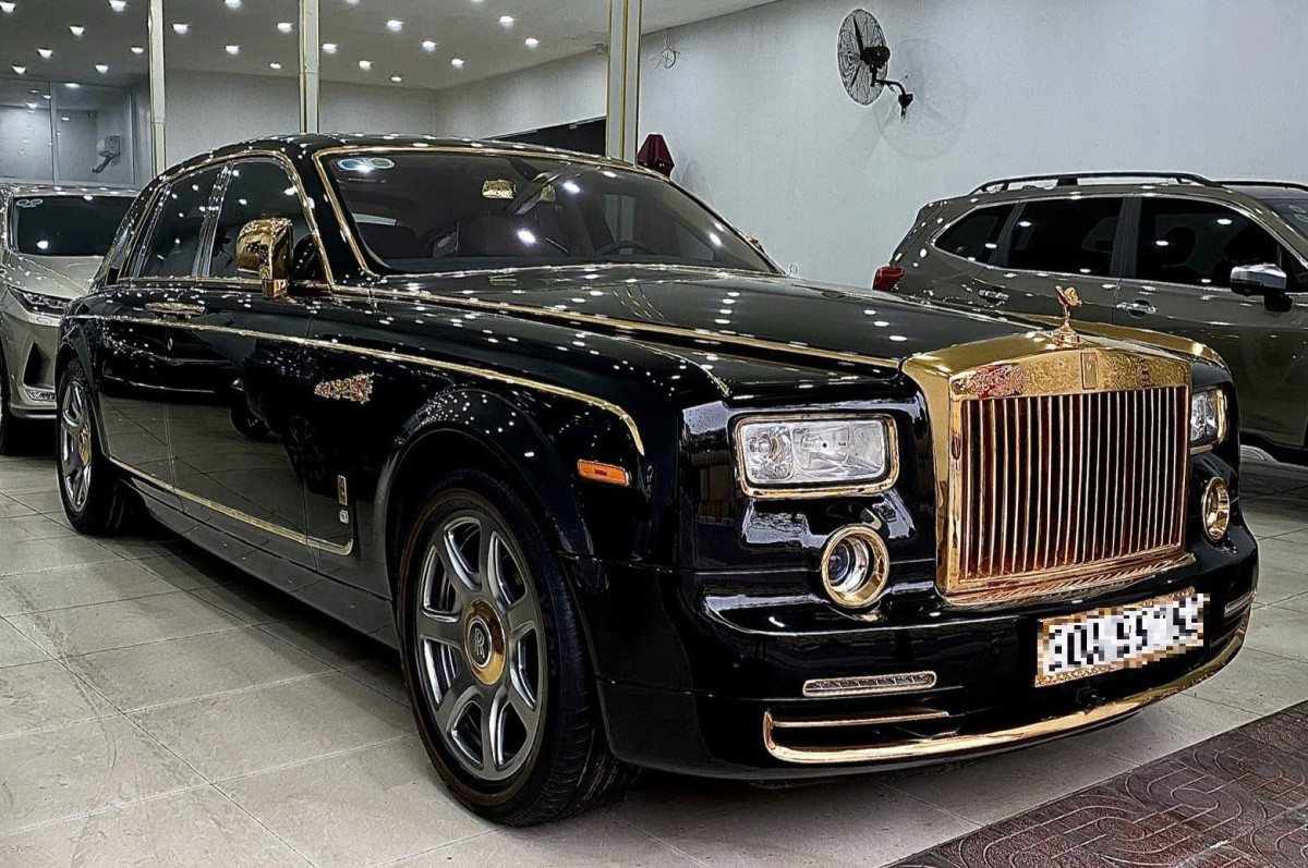 Rolls-Royce Phantom mạ vàng lộ diện trên sàn xe cũ, đại gia Việt rao bán với mức giá khó tin