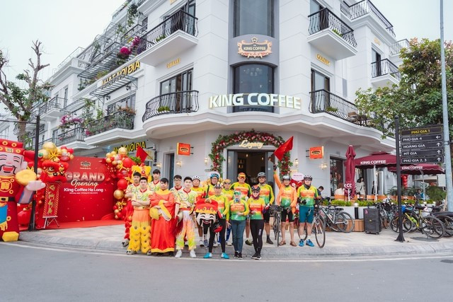 Bà Lê Hoàng Diệp Thảo mang thương hiệu cafe nổi tiếng thế giới đến nơi có vịnh đẹp nhất hành tinh tại Việt Nam, tạo tọa độ thư giãn mới giữa lòng thành phố du lịch - ảnh 1