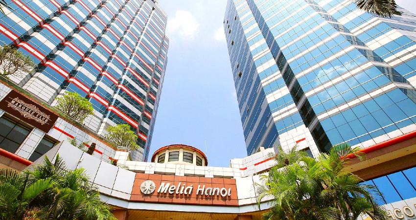 Bên ngoài Khách sạn Melia Hà Nội. Nguồn ảnh: VietNam Booking