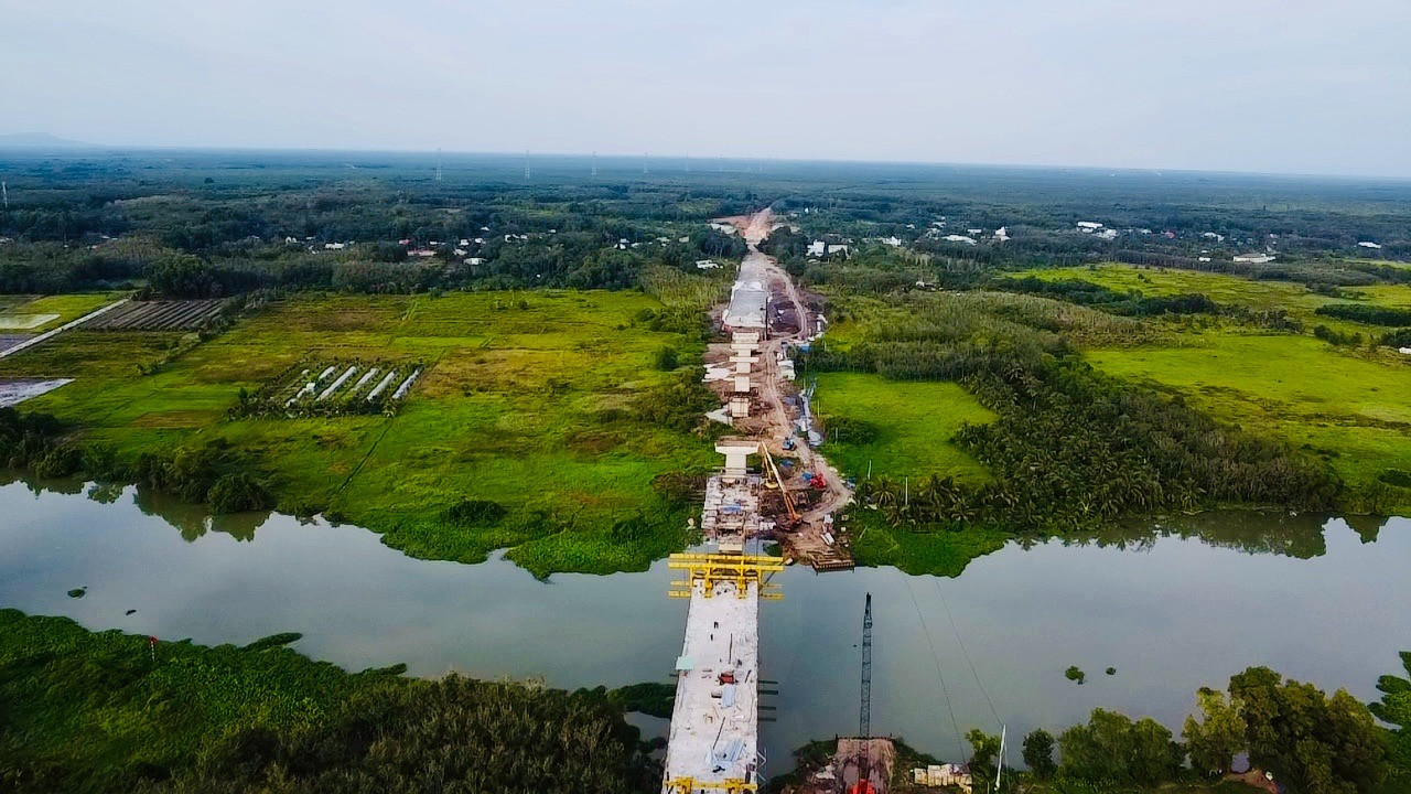 Chỉ hơn 2 tháng nữa, con đường xuyên rừng cao su tại tỉnh giàu nhất Việt Nam sẽ thông xe kỹ thuật- Ảnh 4.