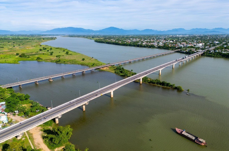 Cây cầu huyết mạch nối tỉnh Quảng Nam và TP. Đà Nẵng cấm ô tô lưu thông trong 15 ngày- Ảnh 1.