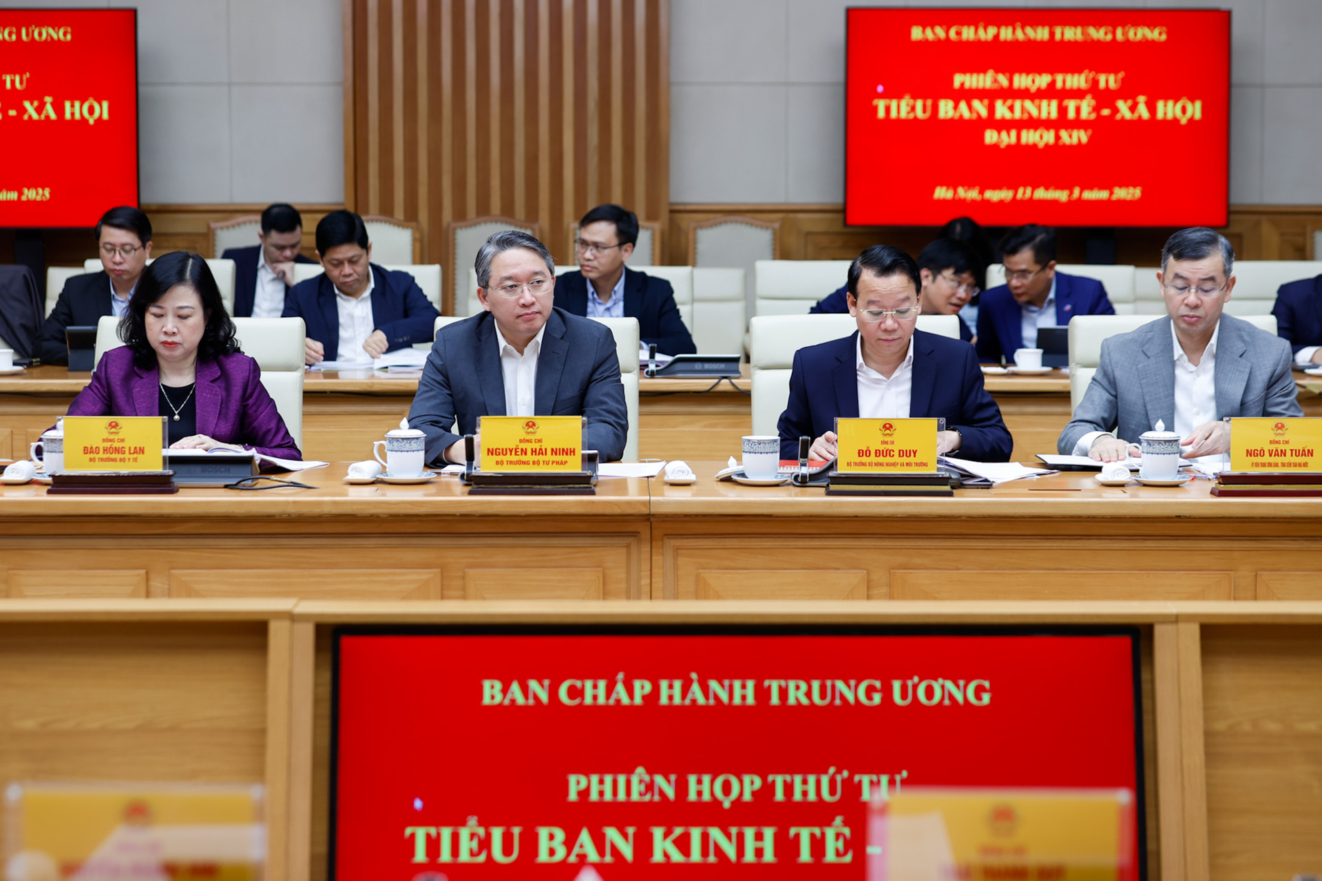 Thủ tướng chủ trì phiên họp thứ tư Tiểu ban Kinh tế - xã hội Đại hội XIV của Đảng- Ảnh 3.