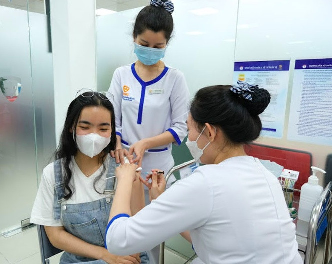 Giá vaccine sốt xuất huyết quá cao, Bộ Y tế nói gì?