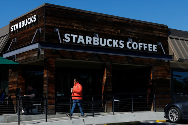 Một tài xế giao hàng được bồi thường 1.300 tỷ đồng vì một cốc nước Starbucks - ảnh 2