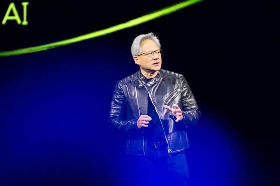 CEO Nvidia: DeepSeek không phải mối đe dọa vì sẽ cần rất nhiều chip để đáp ứng ‘khả năng tính toán gấp 100 lần’ - ảnh 2