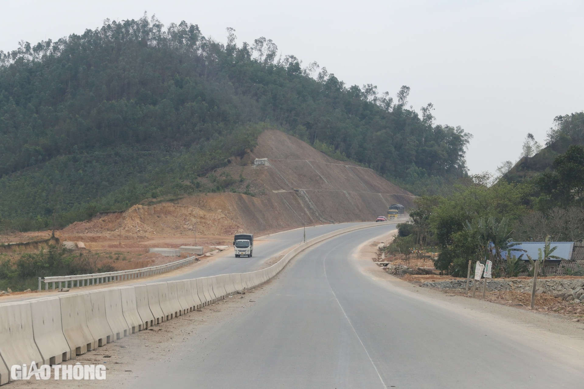 Chưa đầy 10 ngày nữa, hoàn thành tuyến đường 4.200 tỷ qua 3 tỉnh miền Bắc Việt Nam- Ảnh 2.