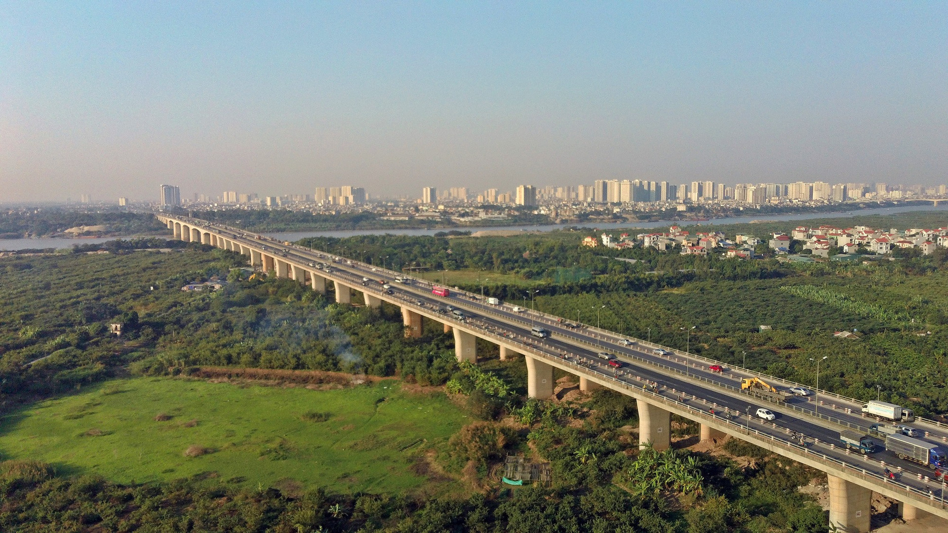 Chỉ vài tháng nữa, cây cầu bắc qua sông Hồng lớn nhất Hà Nội sẽ được 'lên đời'- Ảnh 1.