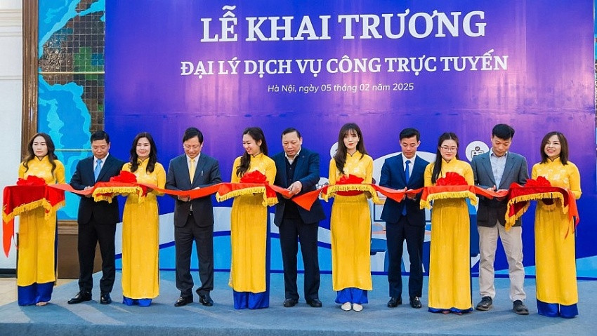 Loạt ông lớn 'chung sức' đưa 244 đại lý dịch vụ công vào hoạt động ở Hà Nội, giải quyết 30 thủ tục thiết yếu