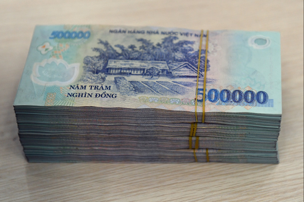 Công an phát thông báo ‘khẩn’ tìm người đánh rơi cọc tiền mệnh giá 500.000 VND