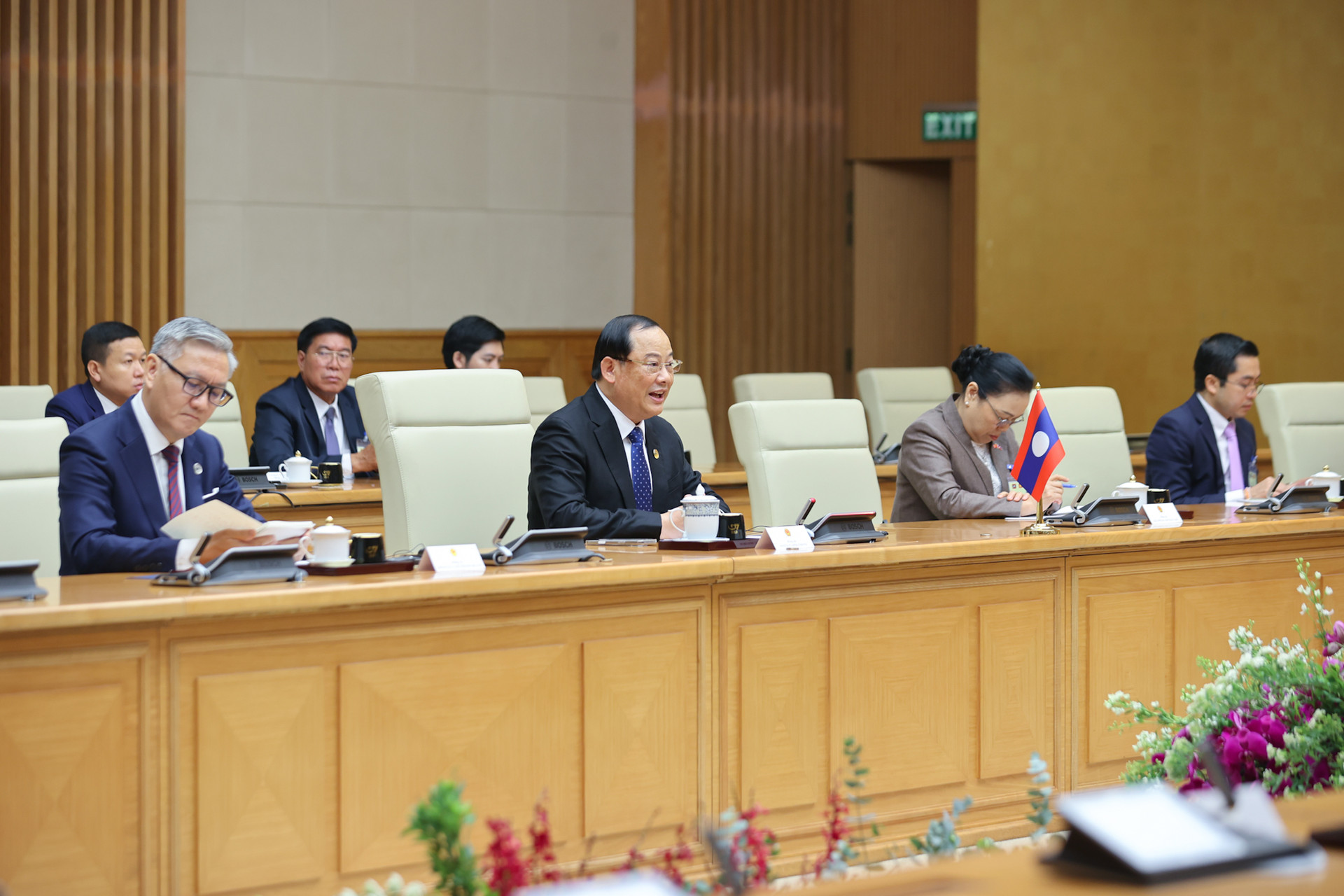 Thủ tướng Phạm Minh Chính gặp, làm việc với Thủ tướng Lào nhân dịp dự Hội nghị Thượng đỉnh P4G- Ảnh 6.