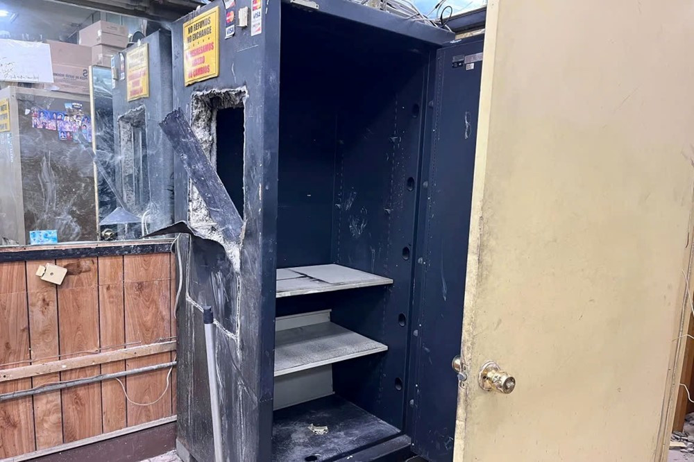 Tiệm vàng ngay giữa trung tâm thành phố bị đột nhập trong đêm: Toàn bộ đồng hồ, trang sức trị giá 20 triệu USD mất sạch - ảnh 3