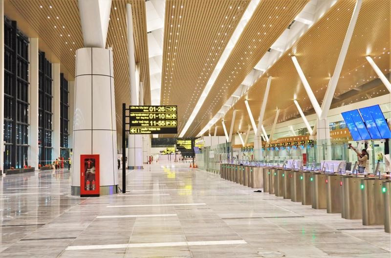 Hôm nay, nhà ga mới trị giá gần 11.000 tỷ đồng được ví như 'thành phố hàng không' của Việt Nam chính thức có chuyến bay thương mại đầu tiên - ảnh 2